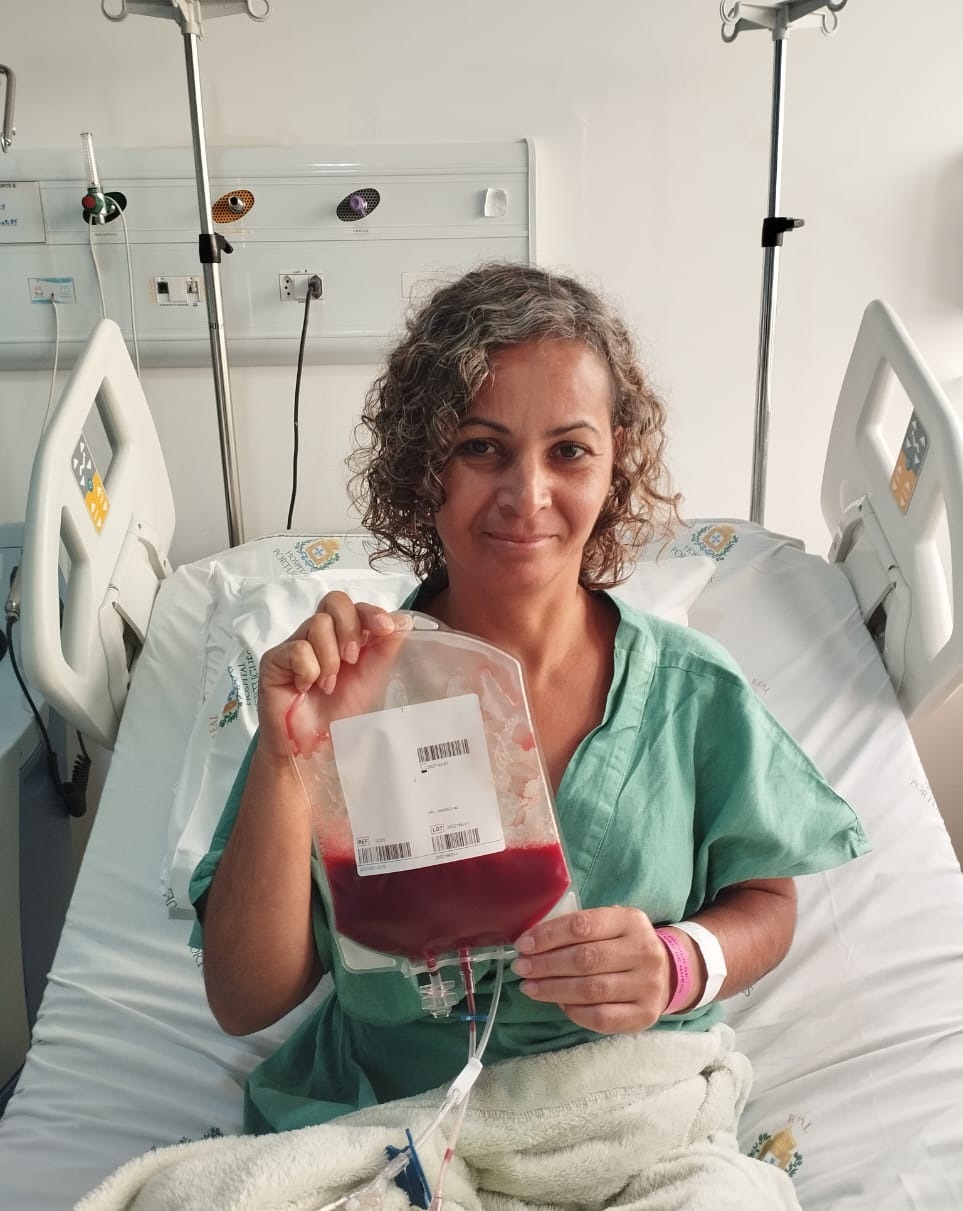 imagem da notícia: Enquanto o marido aguarda um transplante, Valéria Áurea doa medula óssea e se torna esperança para outra vida