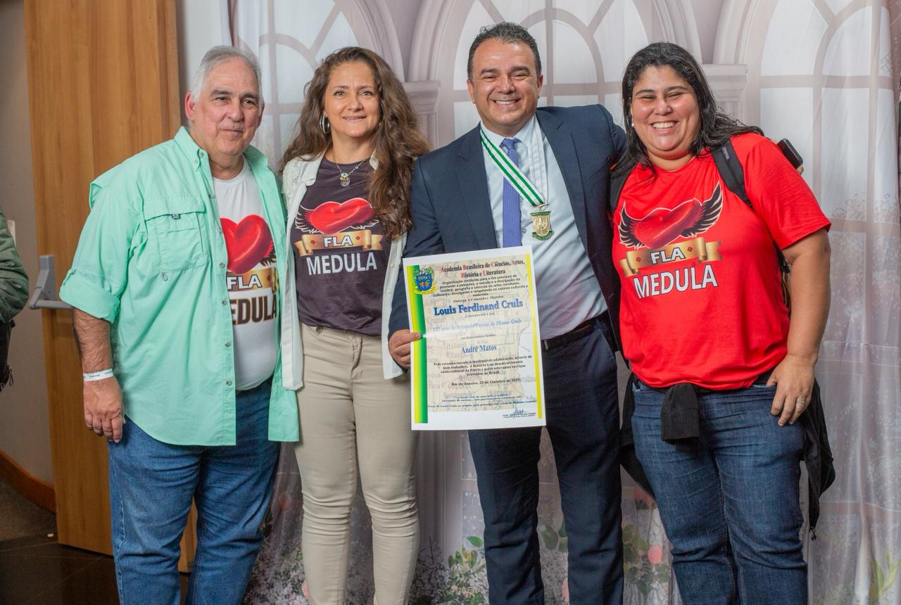 imagem da notícia: Flamedula é homenageado com comenda de honra da ABRASCI